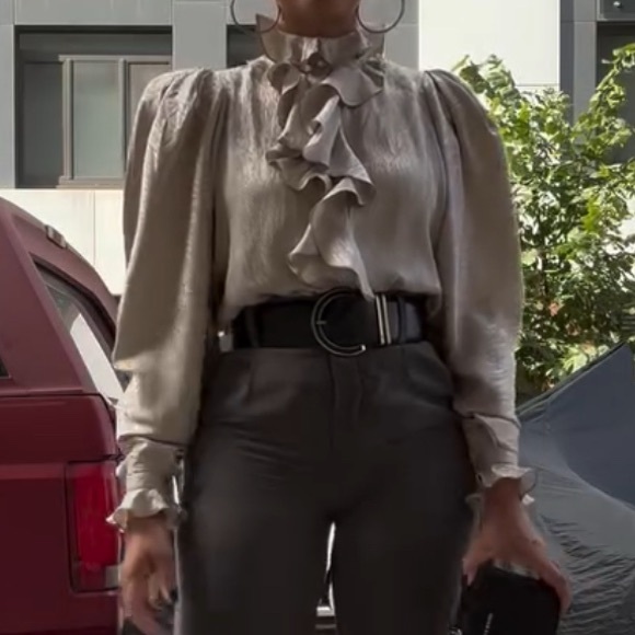 Vintage Cream Blouse with Ruffle Detail - Picture 3 of 12